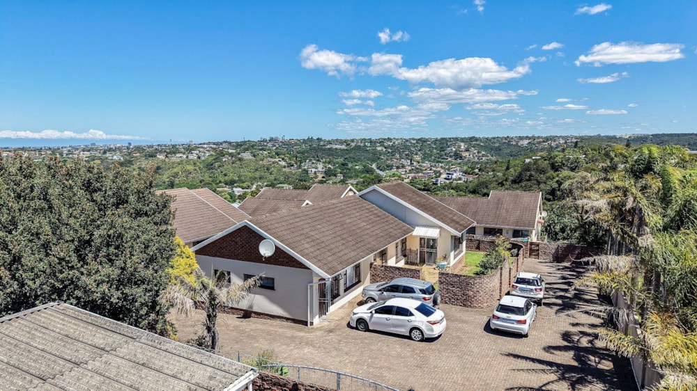 Townhouse to rent in Beacon Bay - 1EZ1735155