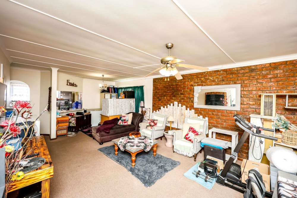 Townhouse to rent in Beacon Bay - 1EZ1735155