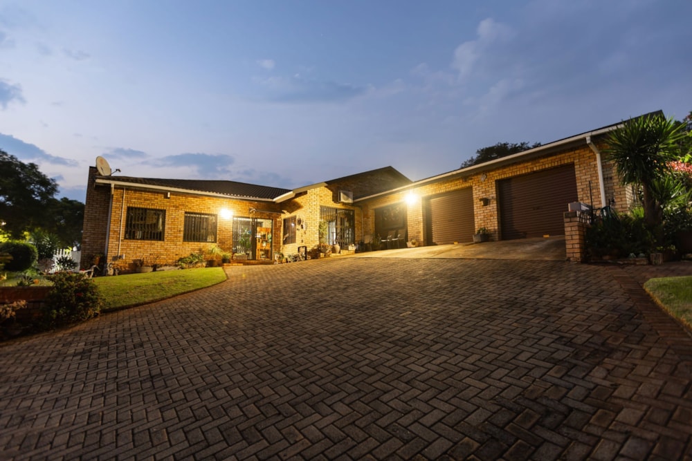 Security complex home for sale in Newcastle - 1NW1735236