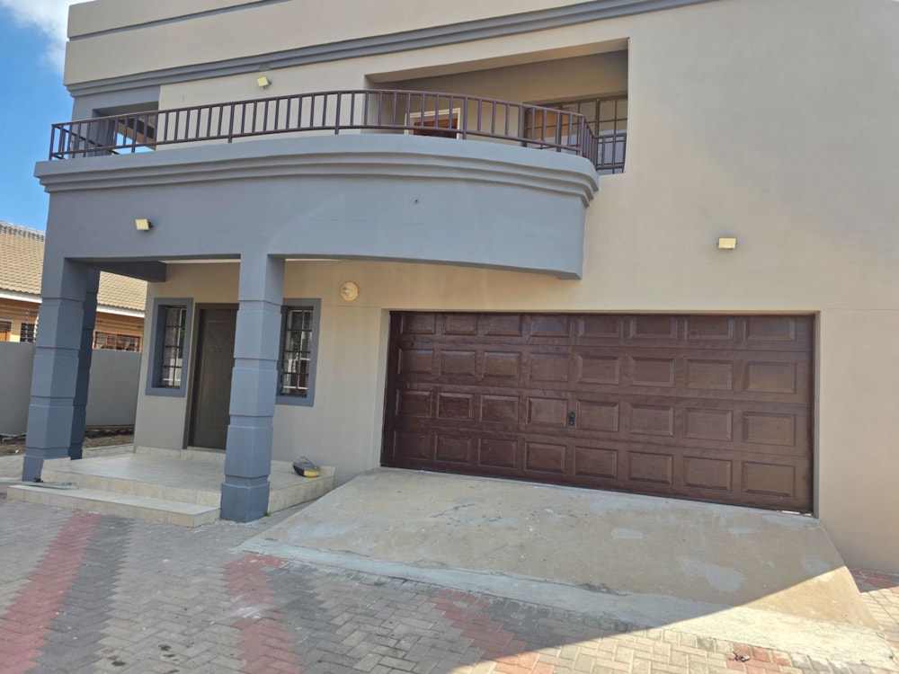 House for sale in Phakalane, Botswana - 3BO1735280