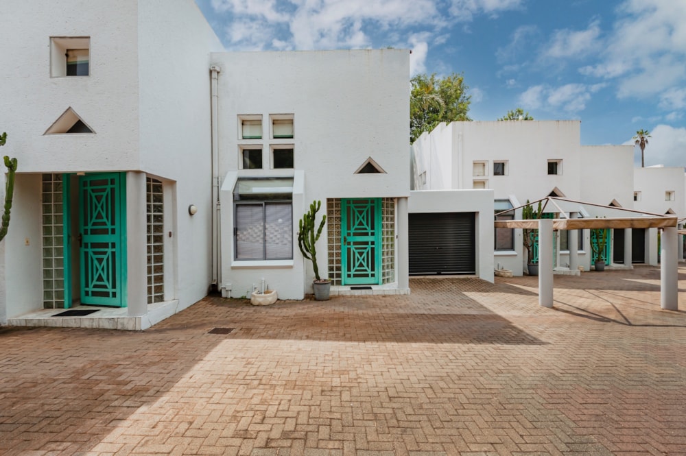 Double-storey apartment to rent in Lyme Park - JBL1735371