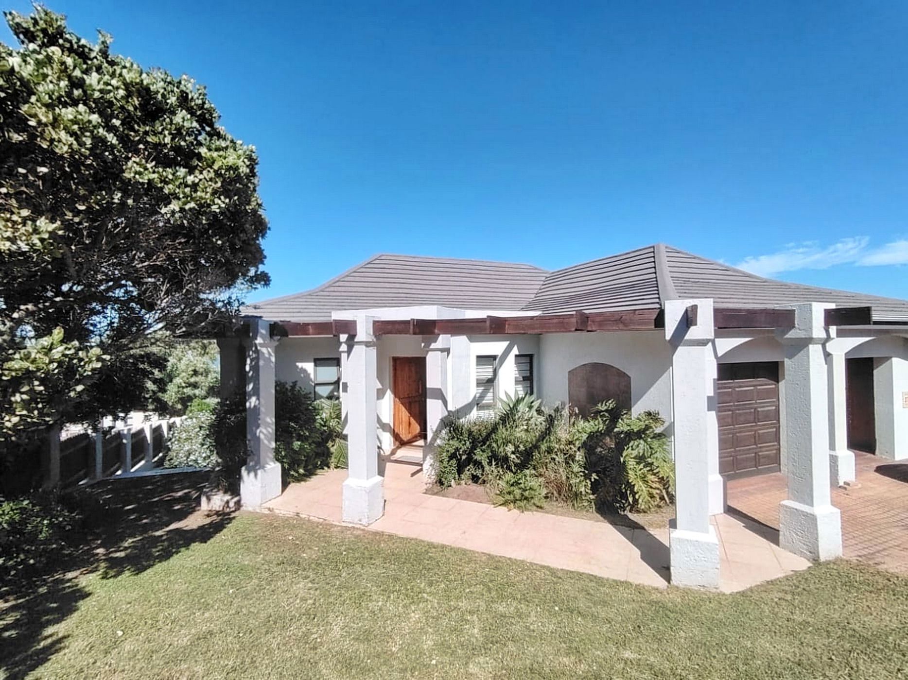 Security estate home to rent in Mossel Bay Golf Estate - 1MB1735796