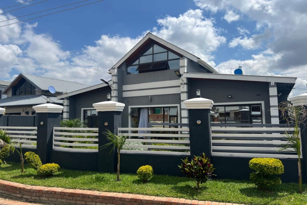 Townhouse for sale in Arlington, Zimbabwe - 3ZB1735917