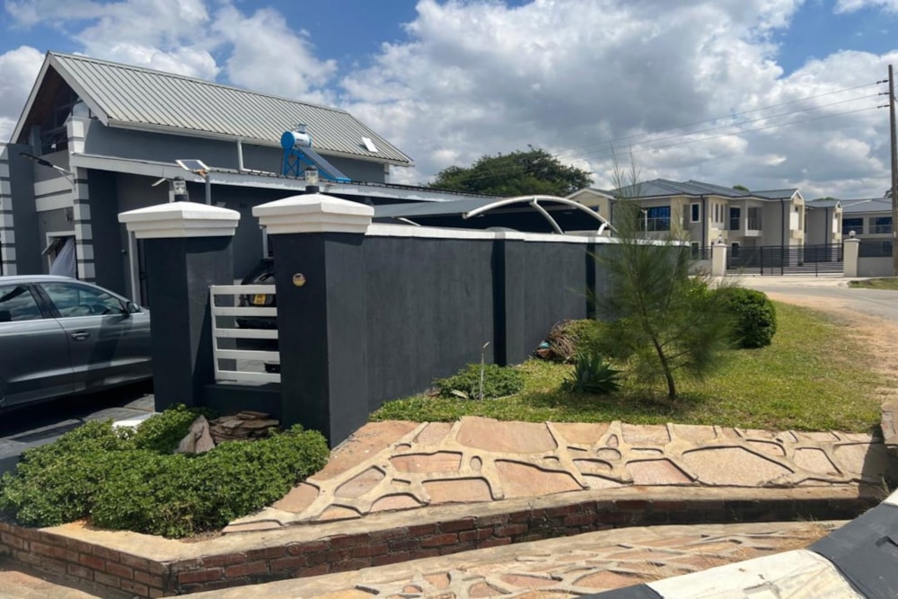 Townhouse for sale in Arlington, Zimbabwe - 3ZB1735917