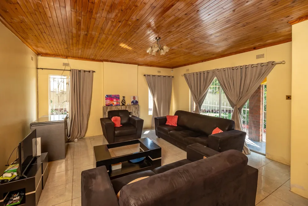 House for sale in Waterfalls, Zimbabwe - 3ZB1735516 House for sale in Waterfalls, Zimbabwe - 3ZB1735516