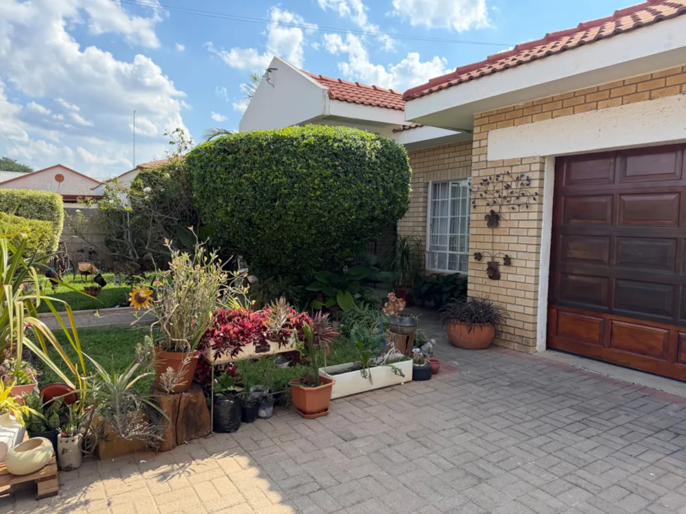 House for sale in Gaborone, Botswana - 3BO1735554 House for sale in Gaborone, Botswana - 3BO1735554