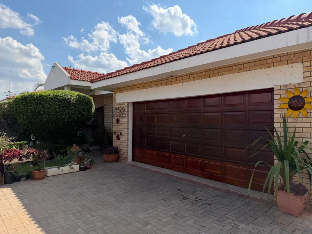 House for sale in Gaborone, Botswana - 3BO1735554 House for sale in Gaborone, Botswana - 3BO1735554