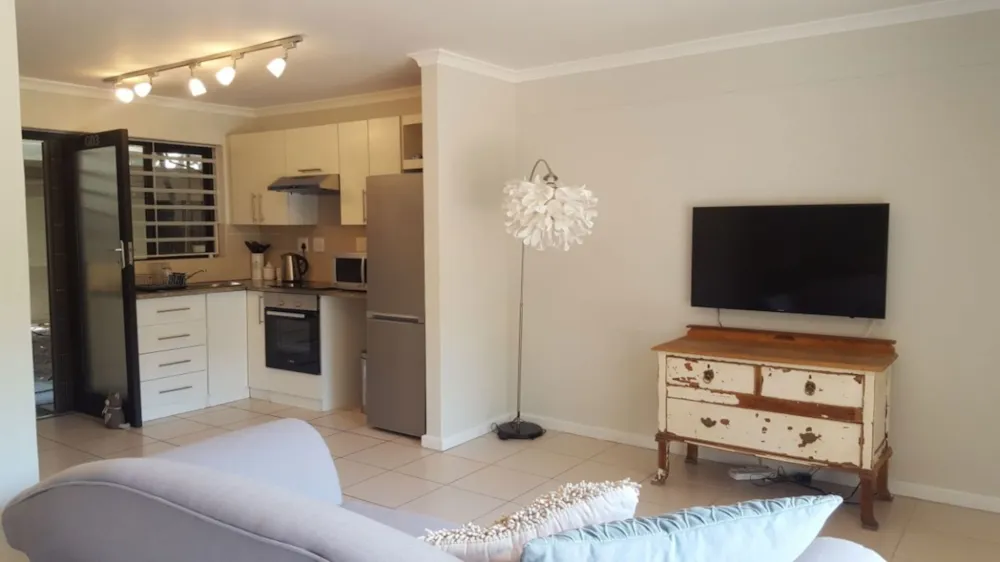 Bachelor apartment sold in Beach Estate - HOB1734289 Bachelor apartment sold in Beach Estate - HOB1734289