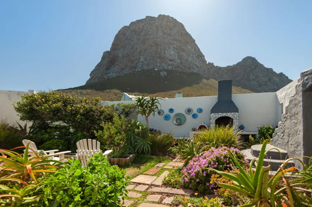 Beachfront villa for sale in Rooi Els - KN1734736 Beachfront villa for sale in Rooi Els - KN1734736