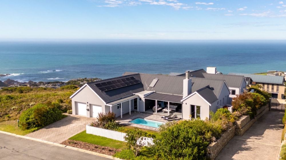 House for sale in Pezula Golf Estate - 1KG1734097 House for sale in Pezula Golf Estate - 1KG1734097