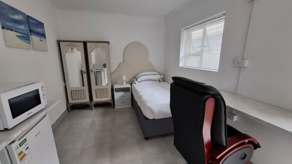 Bachelor apartment to rent in Royal Alfred Marina - 1PF1734673