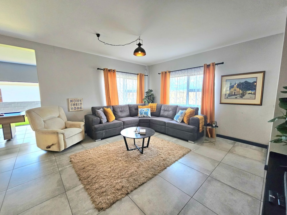 Double-storey house for sale in Country Club - LA1733103