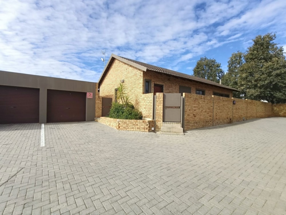 Townhouse to rent in Langenhovenpark - 1BX1733764