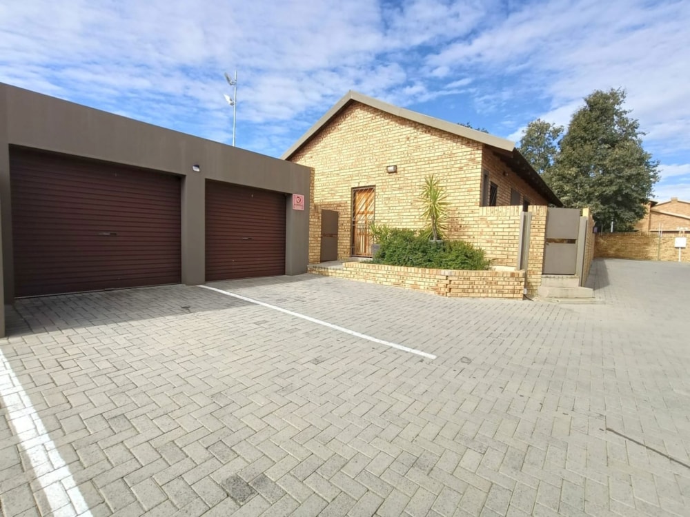Townhouse to rent in Langenhovenpark - 1BX1733764