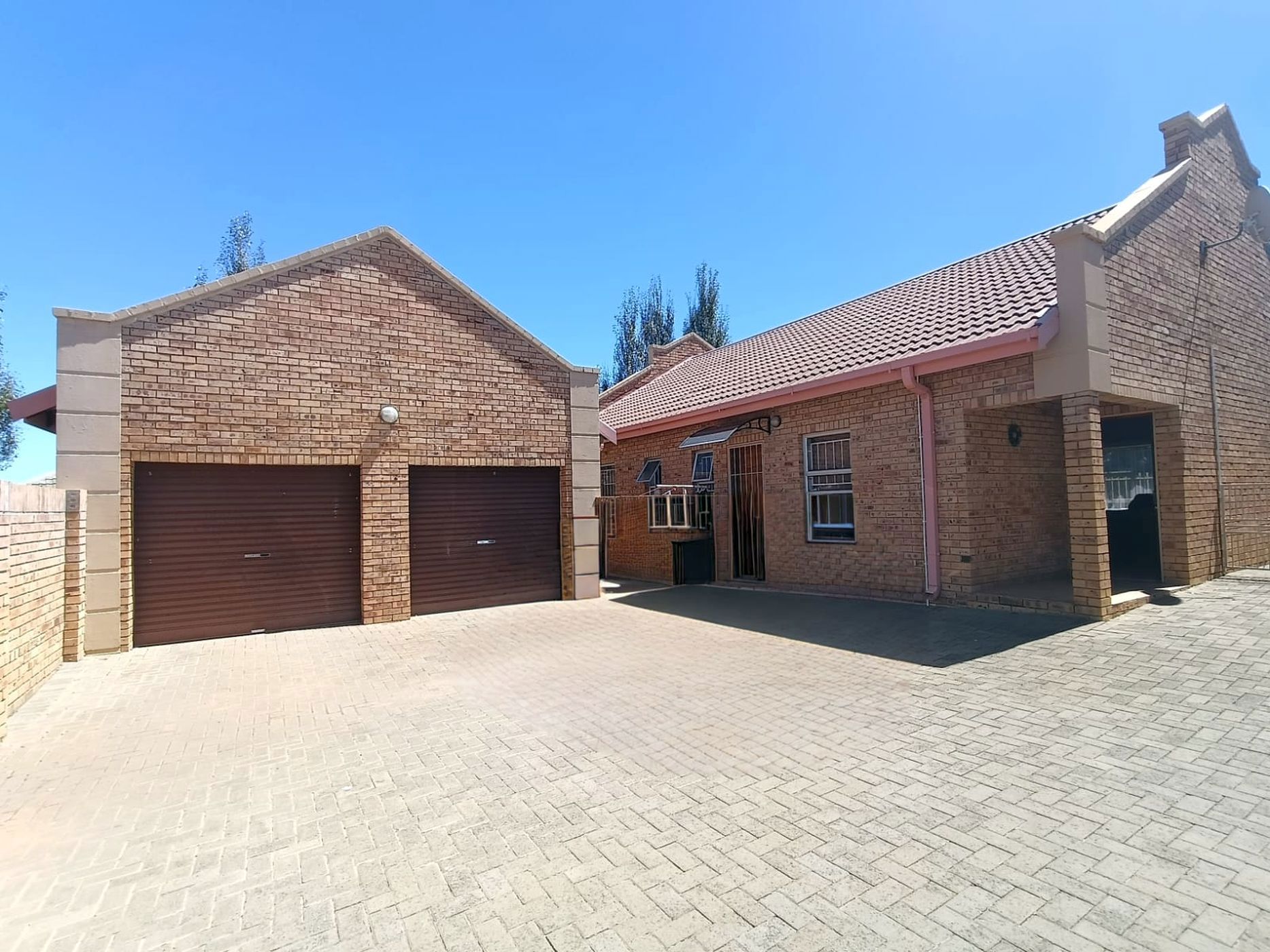 Townhouse to rent in Langenhovenpark - 1BX1733411