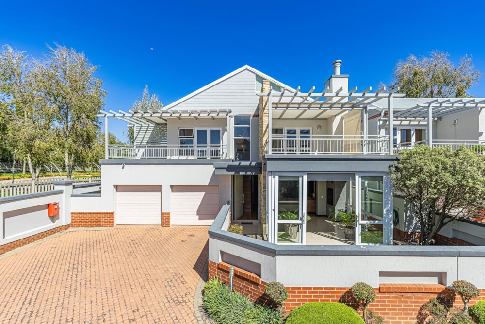 Golf estate house for sale in Ebotse Golf Estate - EN1732971 Golf estate house for sale in Ebotse Golf Estate - EN1732971