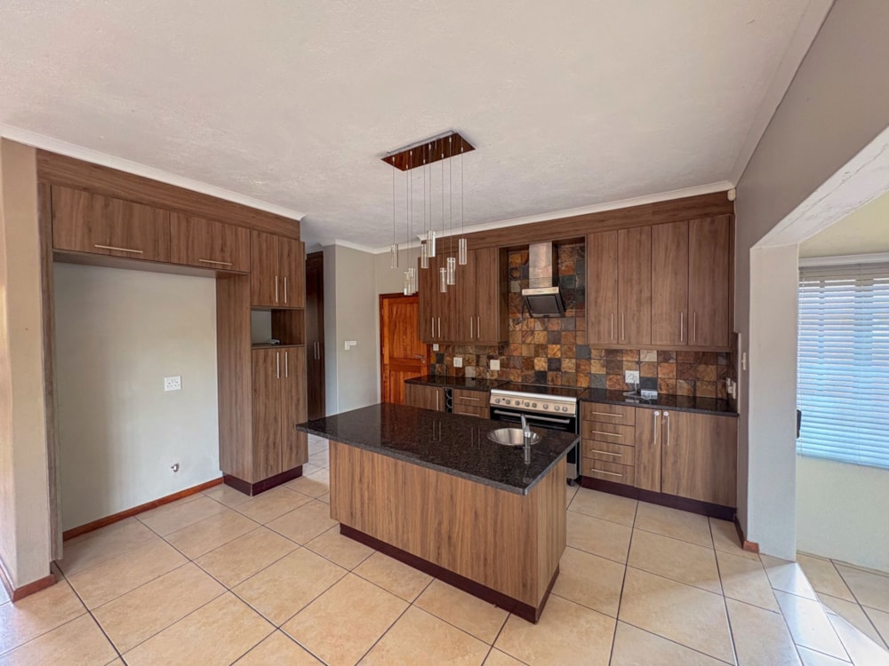 Security complex home to rent in West Acres - 1NS1733444