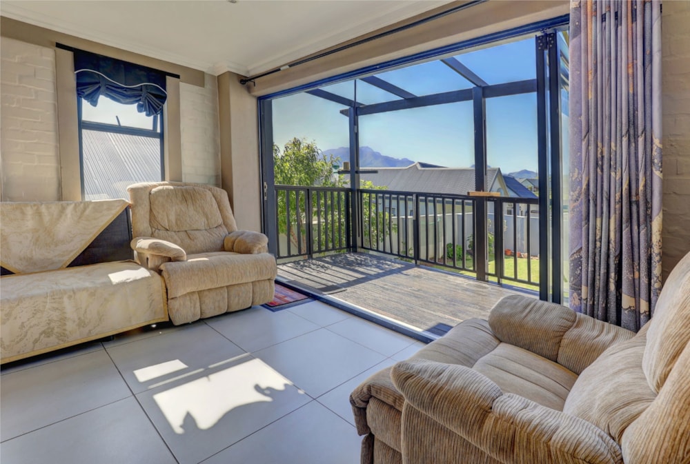 Security estate home for sale in Blue Mountain - GEO1734221