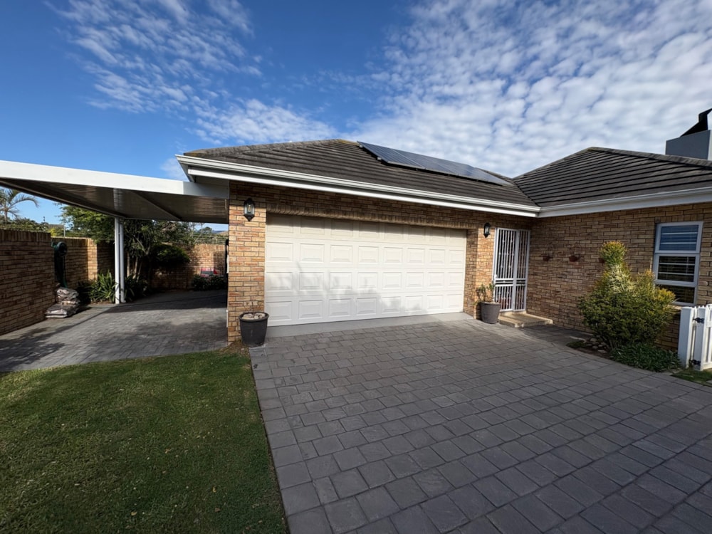 Security complex home to rent in Weybridge Park - 1PLZ1736125