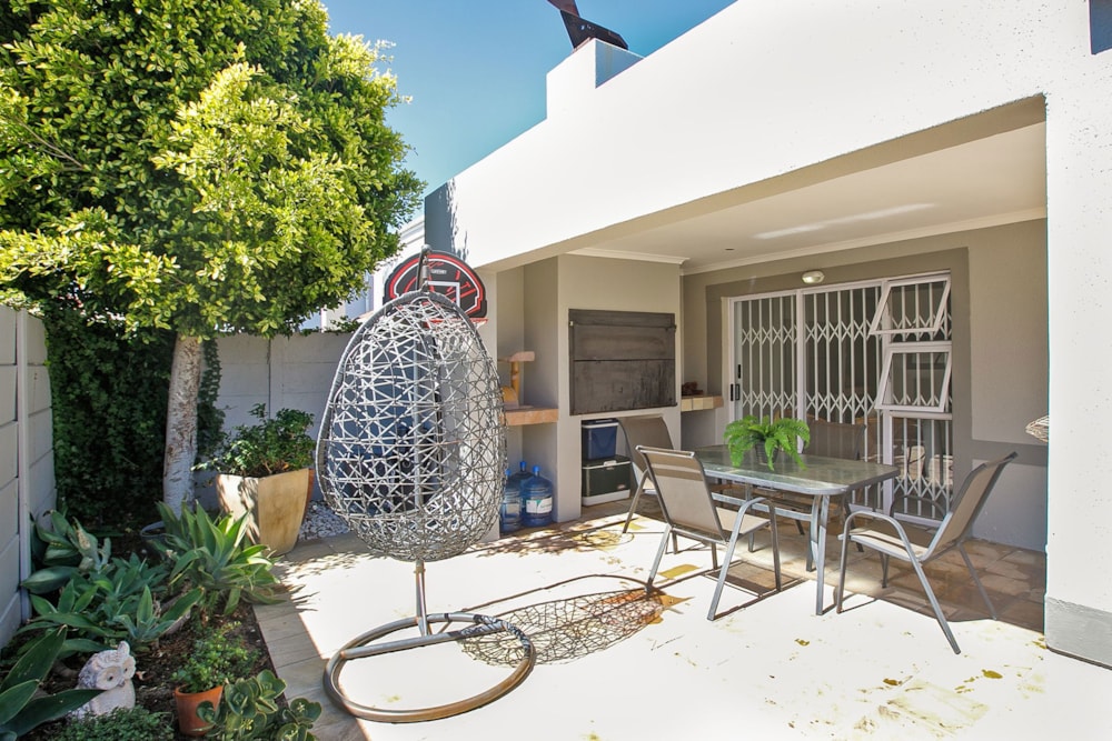 Security estate home for sale in Century City - 1TV1734971