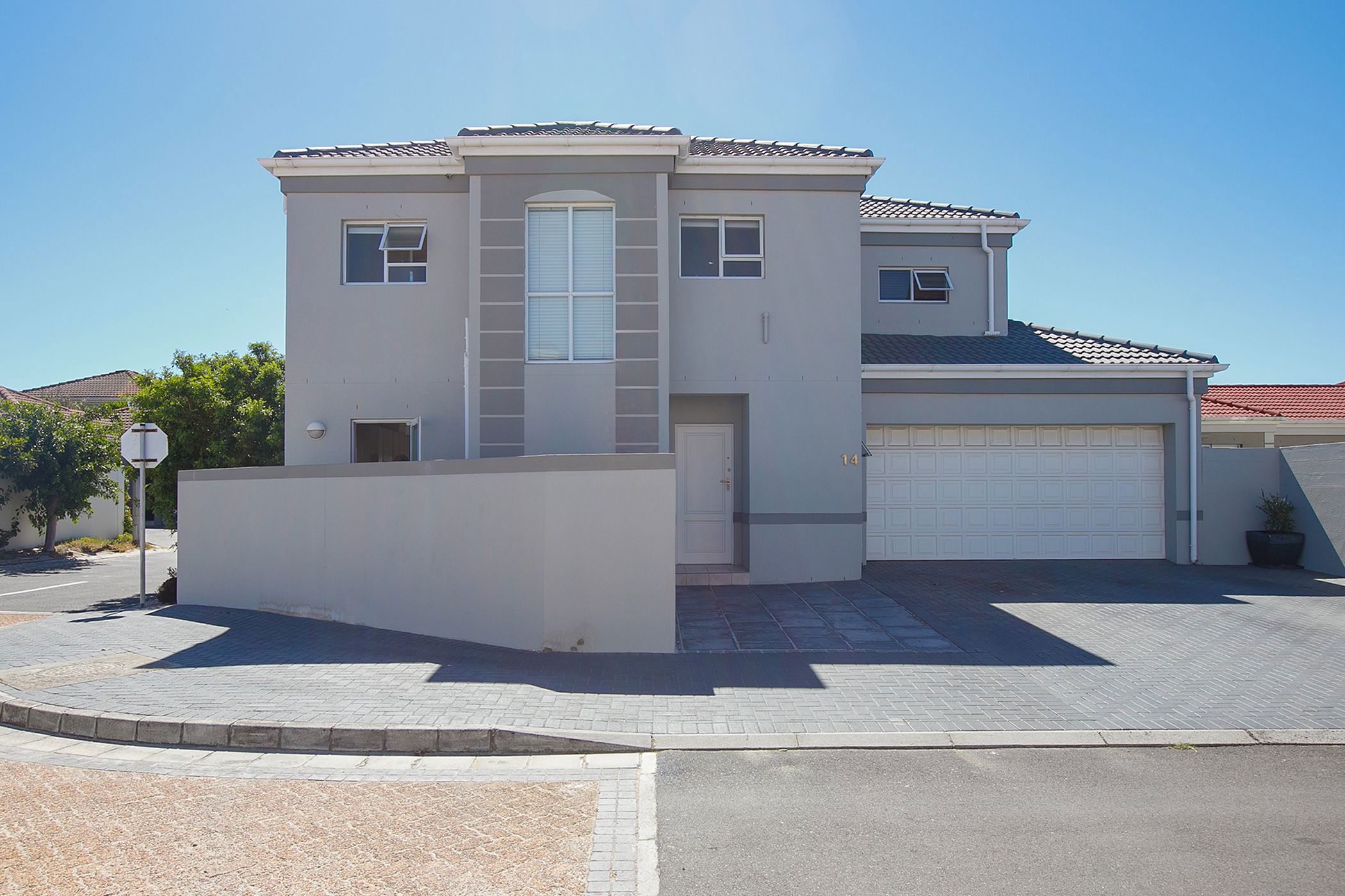 Security estate home for sale in Century City - 1TV1734971