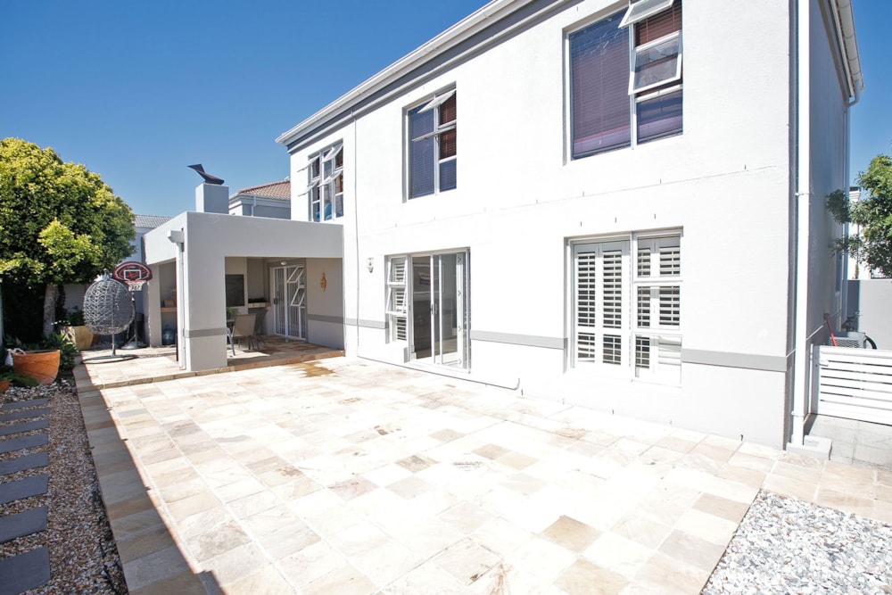 Security estate home for sale in Century City - 1TV1734971