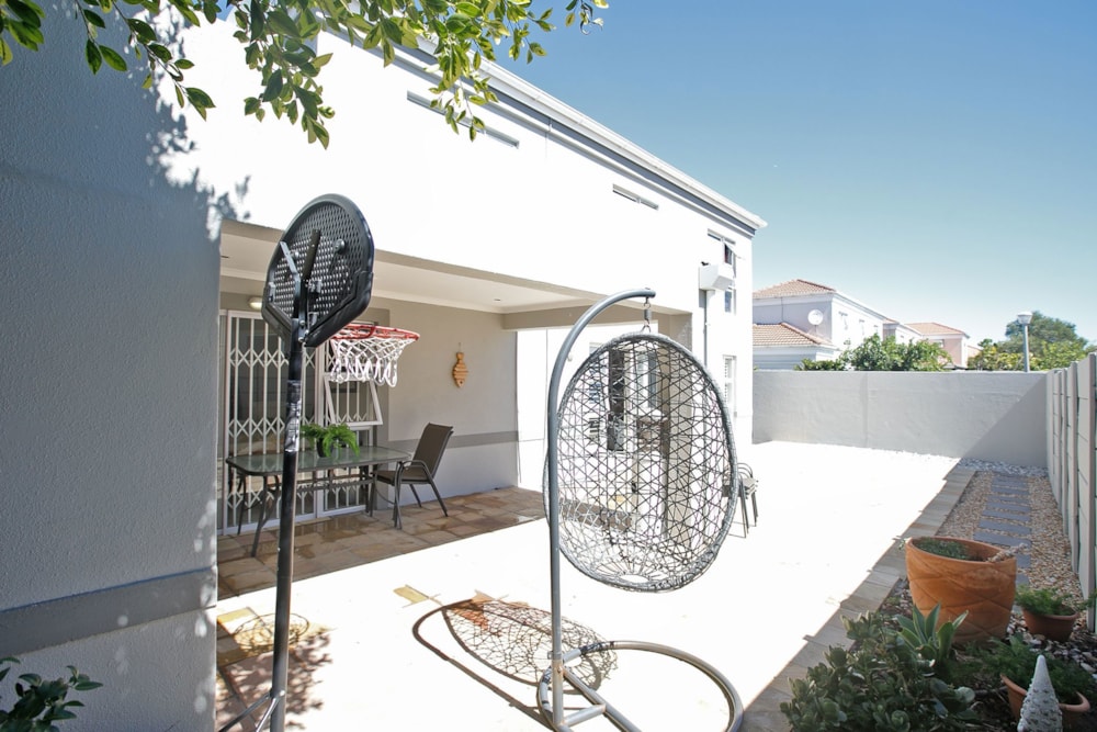 Security estate home for sale in Century City - 1TV1734971