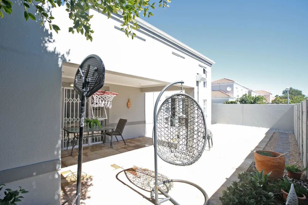 Security estate home sold in Century City - 1TV1734971 Security estate home sold in Century City - 1TV1734971