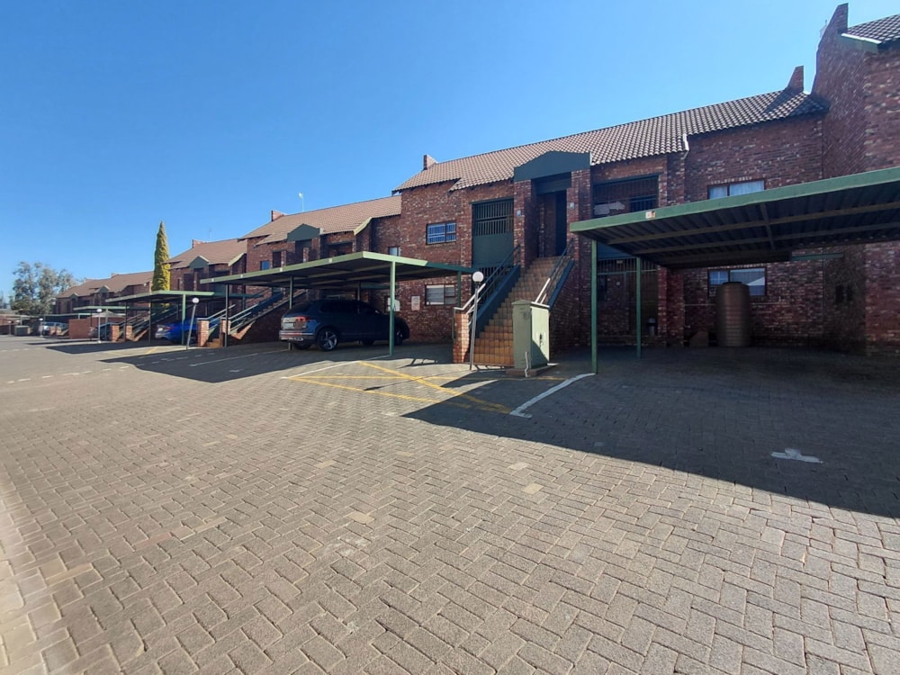 Townhouse for sale in Langenhovenpark - 1BX1733745 Townhouse for sale in Langenhovenpark - 1BX1733745