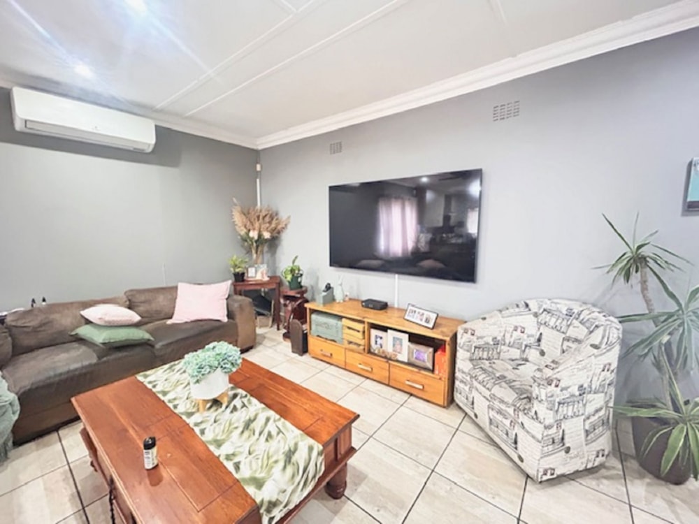 House for sale in Veldenvlei - 1RY1733082 House for sale in Veldenvlei - 1RY1733082