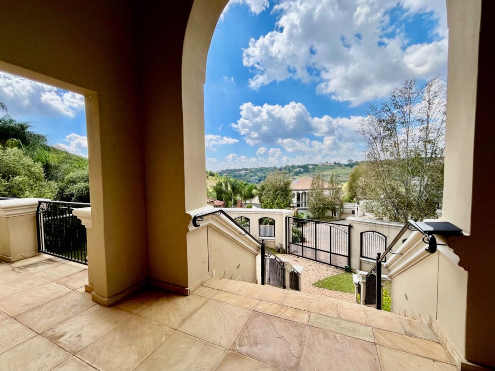 Security estate home for sale in Waterkloof Ridge - PT1735411