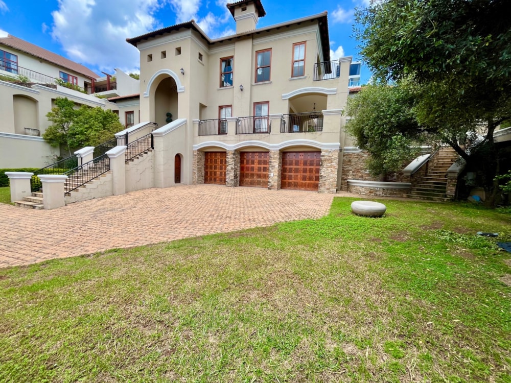 Security estate home for sale in Waterkloof Ridge - PT1735411