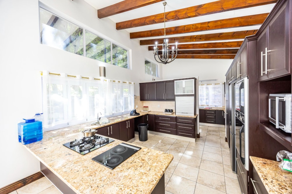 House sold in Beacon Bay - 1EZ1700400