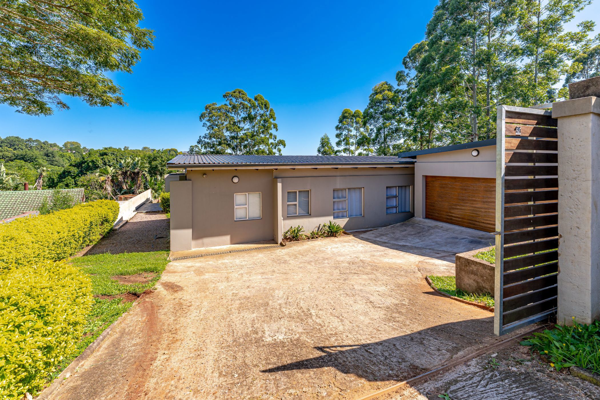 House for sale in Waterfall, Upper Highway - 1KF1732726