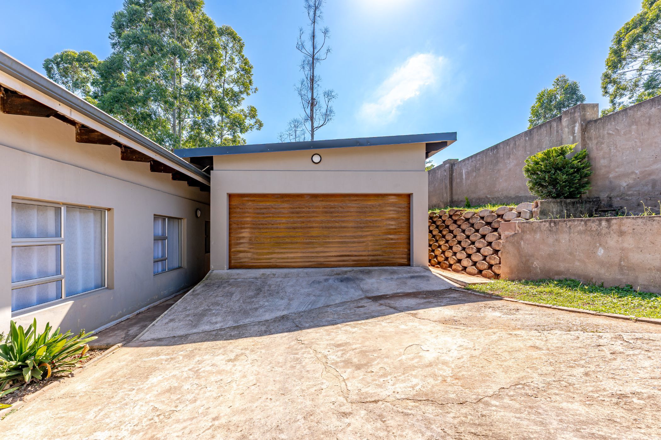 House for sale in Waterfall, Upper Highway - 1KF1732726