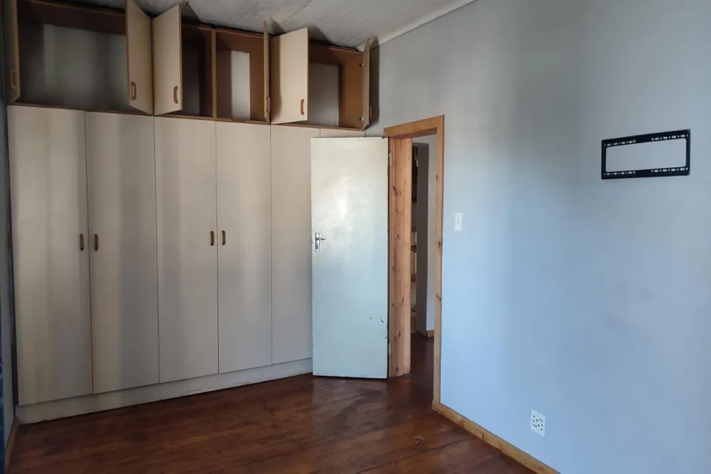 House let in Uitenhage Central (Kariega Central)  - 1UK1733473