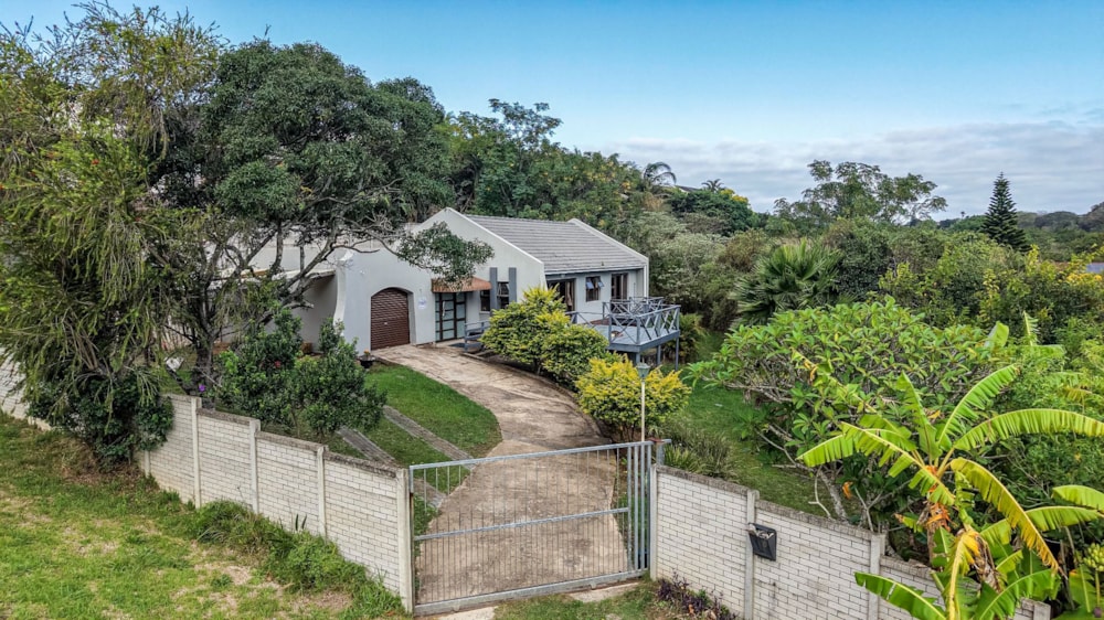 House for sale in Beacon Bay - 1EZ1734945