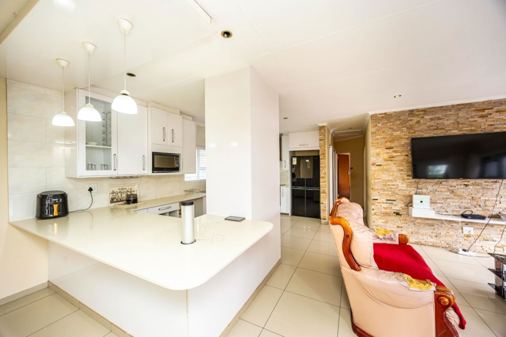 House for sale in Beacon Bay - 1EZ1734945