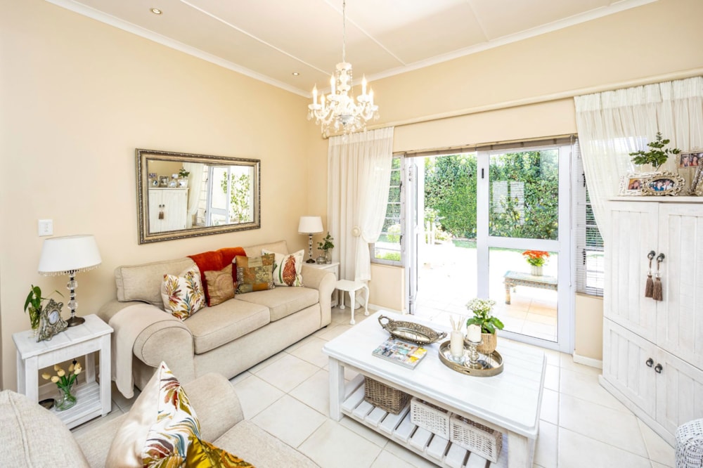 Townhouse let in Beacon Bay - 1EZ1743232
