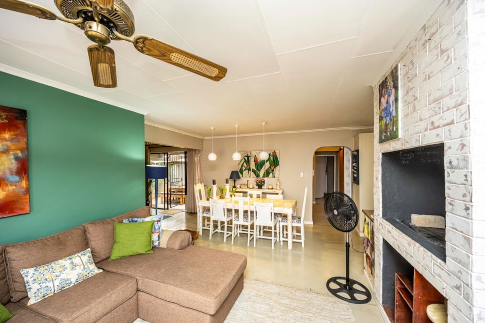 Townhouse for sale in Abbotsford, East London - 1EZ1732440