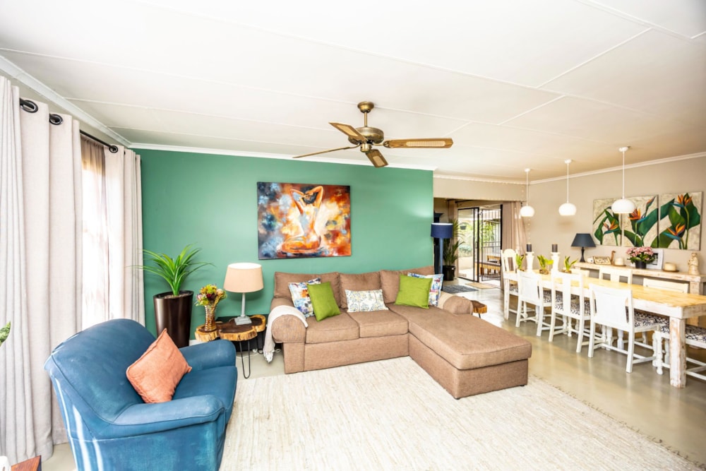 Townhouse for sale in Abbotsford, East London - 1EZ1732440