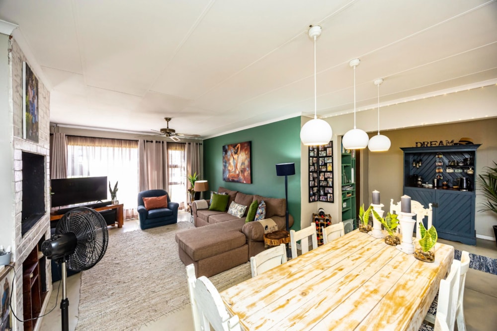 Townhouse for sale in Abbotsford, East London - 1EZ1732440