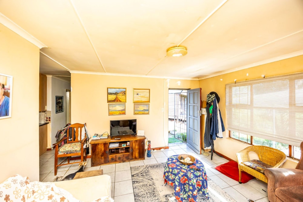 House for sale in Beacon Bay - 1EZ1732374