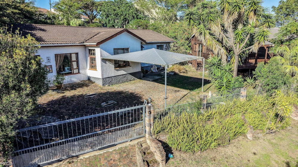 House for sale in Beacon Bay - 1EZ1732374