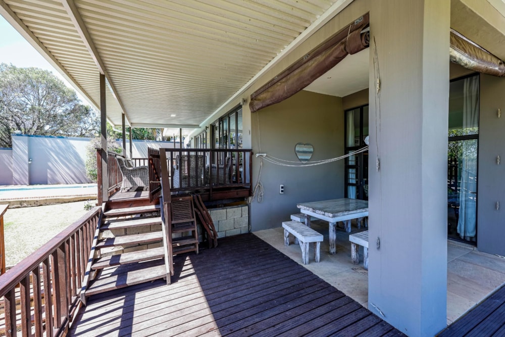 House for sale in Beacon Bay - 1EZ1732069