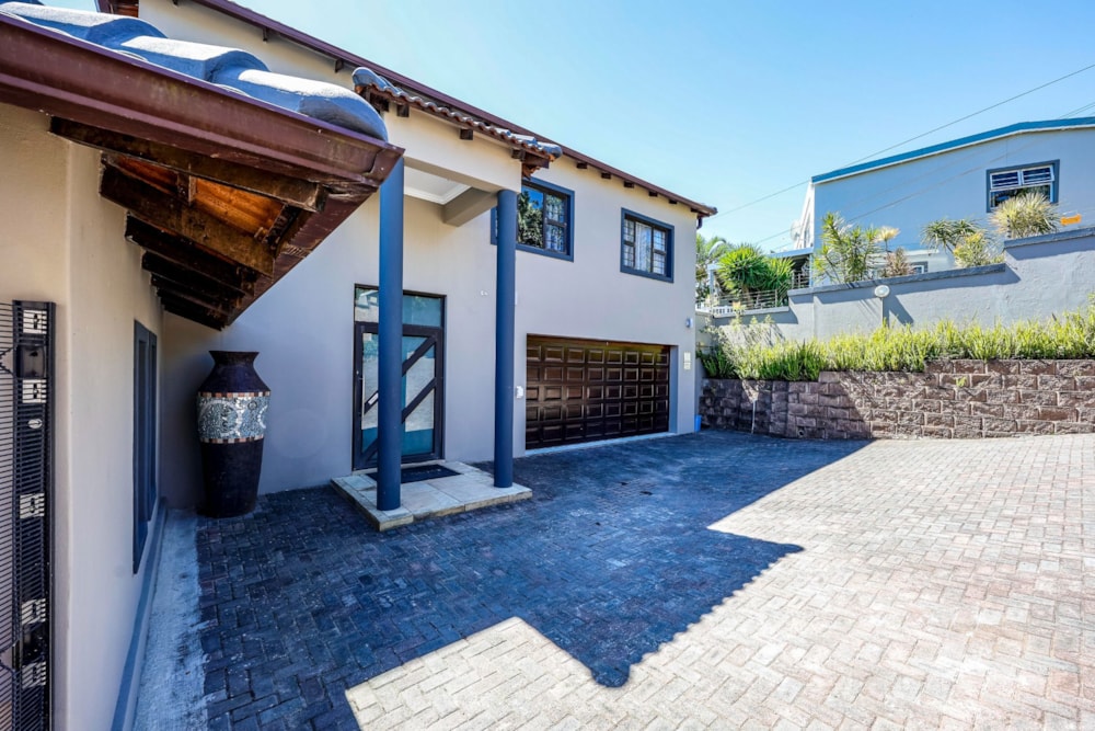 House for sale in Beacon Bay - 1EZ1732069