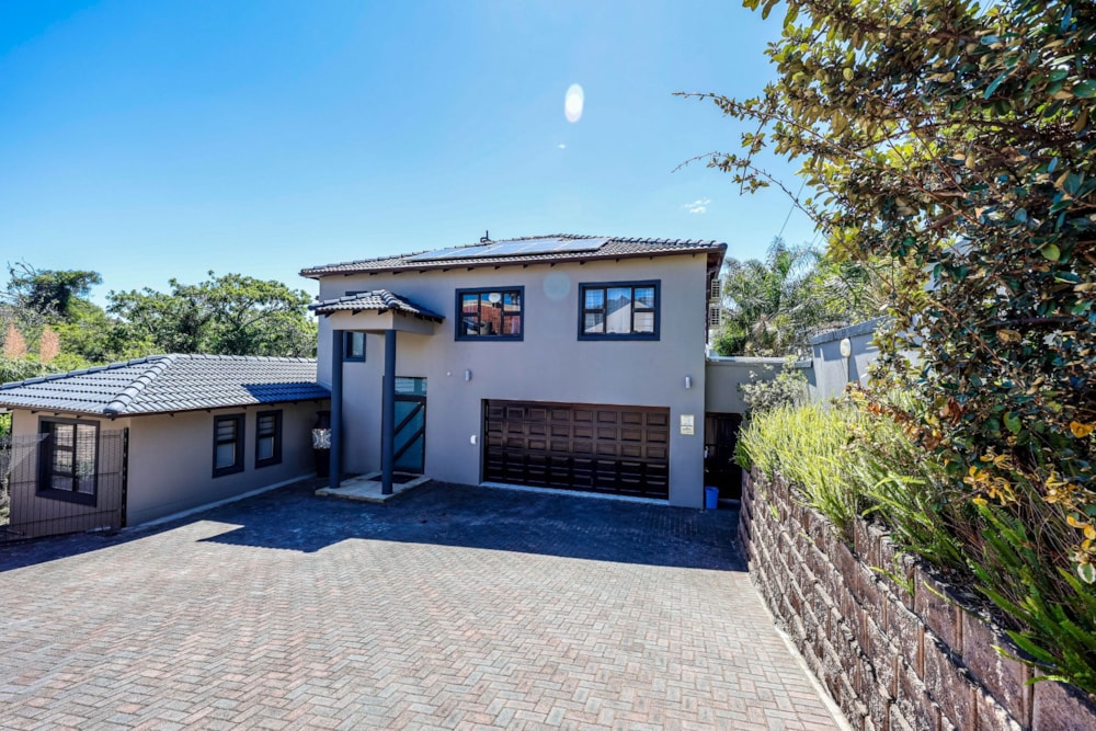 House for sale in Beacon Bay - 1EZ1732069