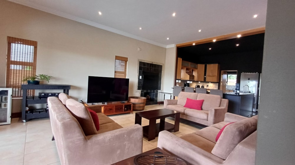 Golf estate house for sale in Blue Valley Golf Estate - CN1732664 Golf estate house for sale in Blue Valley Golf Estate - CN1732664