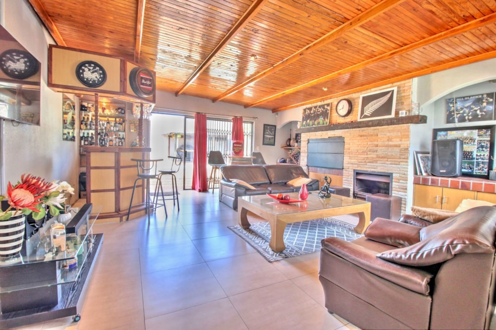 House for sale in Bothasig - 1PLA1732745