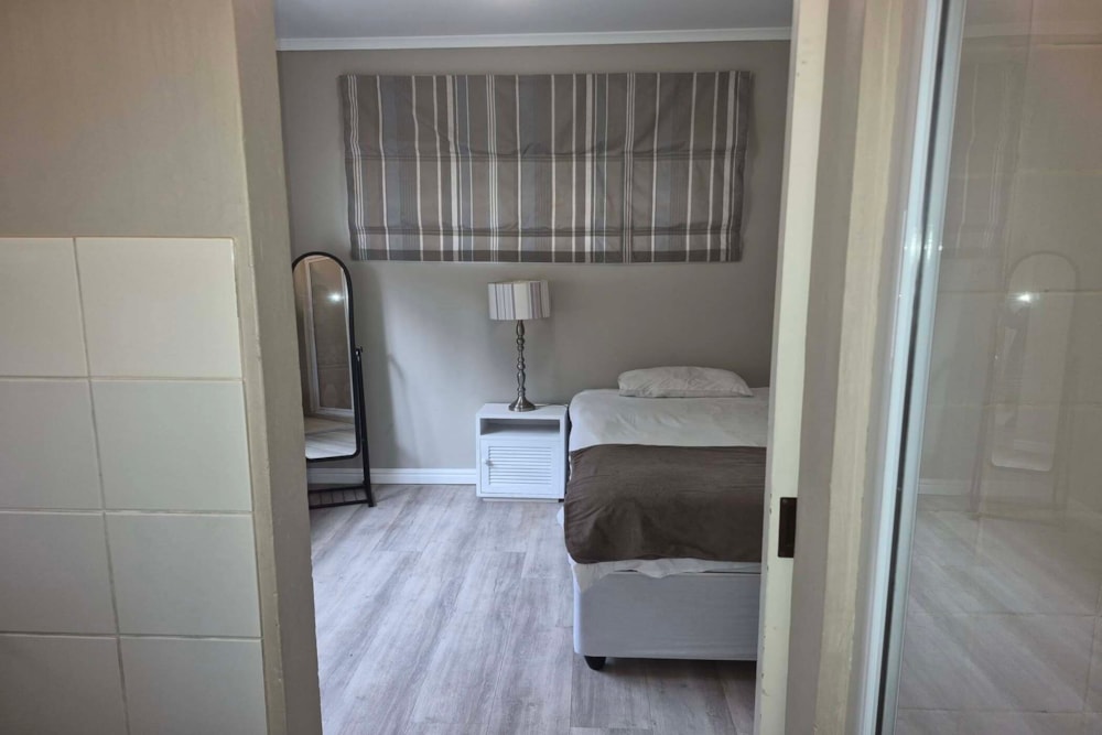 Bachelor apartment to rent in Oatlands North - 1GC1732590